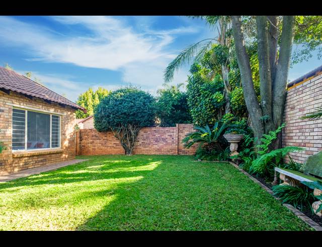 4 BEDROOM TOWNHOUSE TO LET IN SUNDOWNER